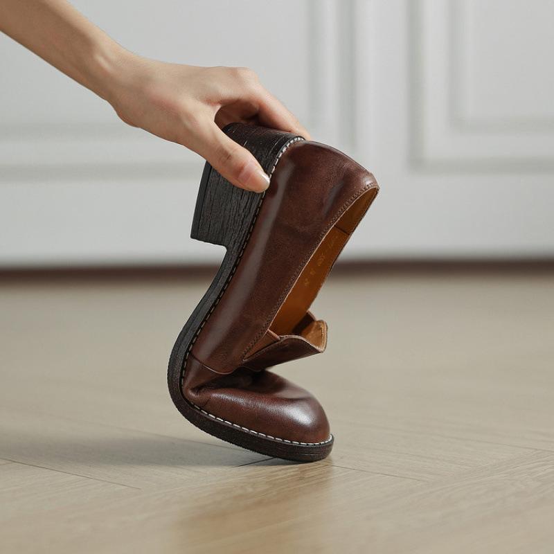 

Новая женская модная одинарная обувь с круглым носком, закрывающая стопу, удобная, нескользящая, с мягкой подошвой, большого размера, женская обувь из овчины, обувь на одном ремешке, маленькие кожаные туфли 40 коричневый