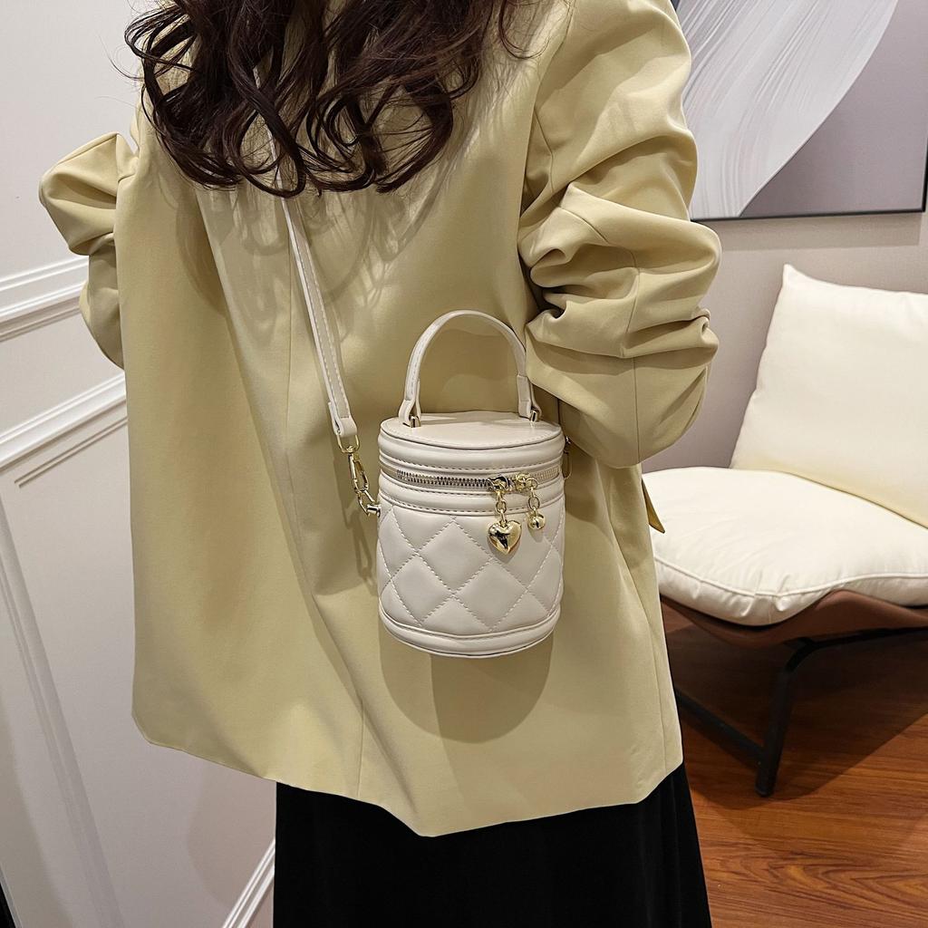 Fashion niche messenger bag texture rhombus portable bucket bag retro versatile small bag women's 2024 summer new