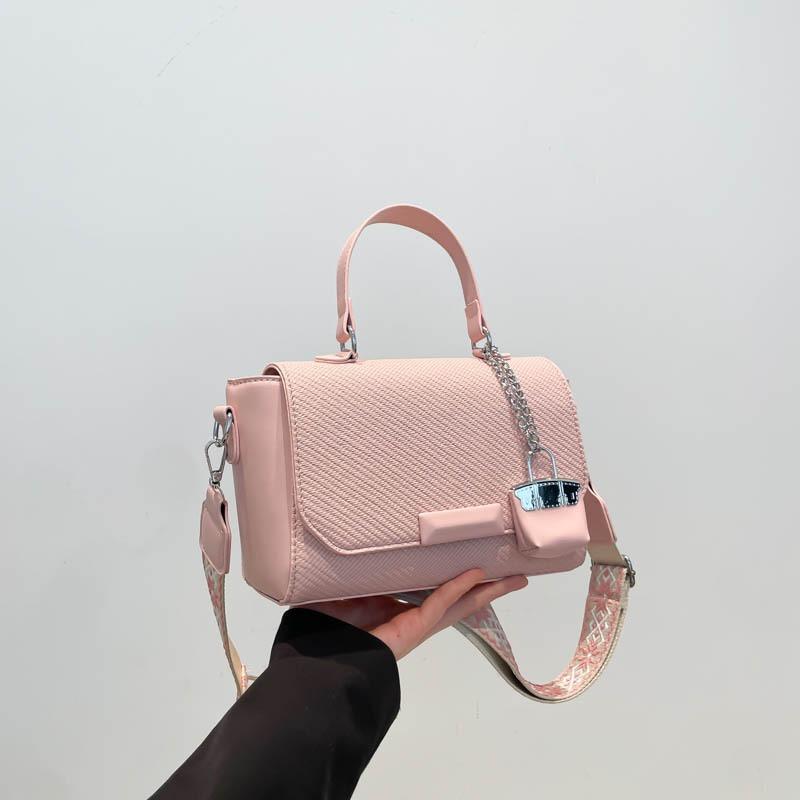 Premium texture niche commuting new trendy shoulder messenger bag retro versatile portable small square bag women