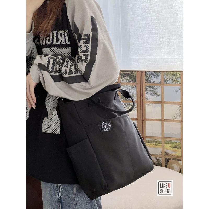 

Original homemade new zippered multi-pocket casual versatile one-shoulder crossbody canvas Japanese and Korean student literature tote bag чорний