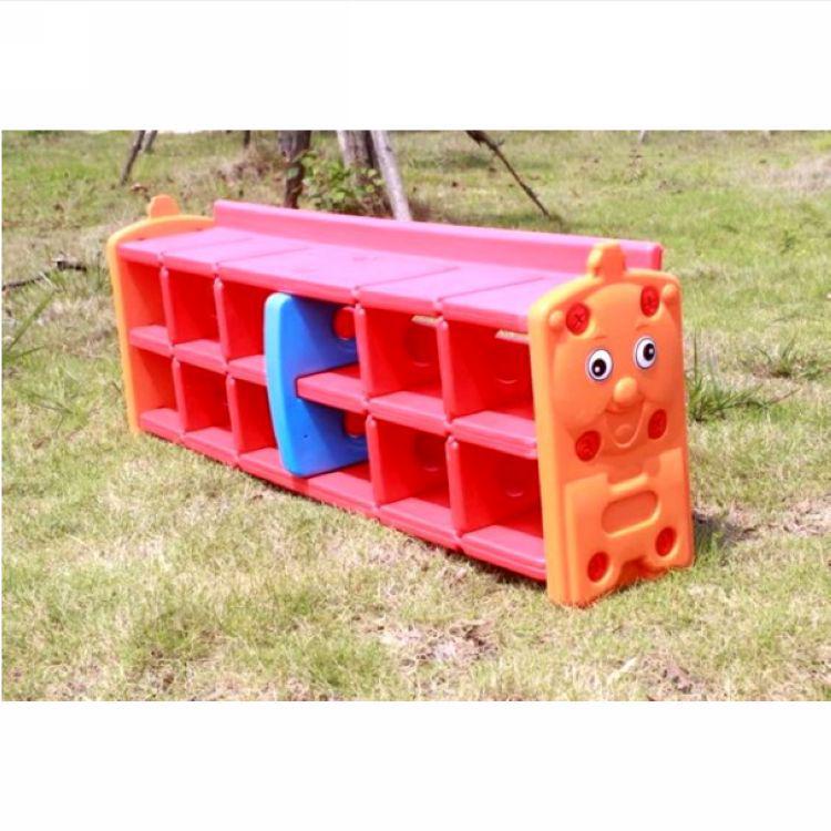 Depozitare pantofi copii din plastic: Raft Thomas pentru Grădiniță, Centre Părinte-Copil & Organizarea Jucăriilor