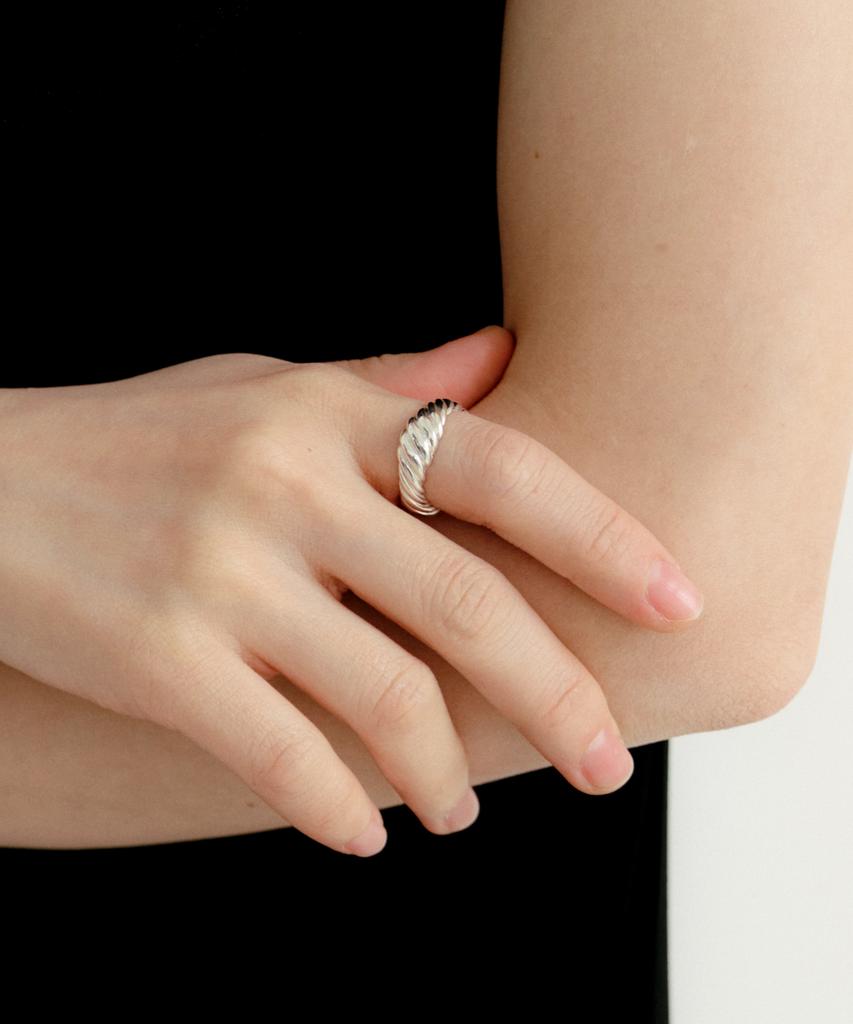 Byweekend Line Ring