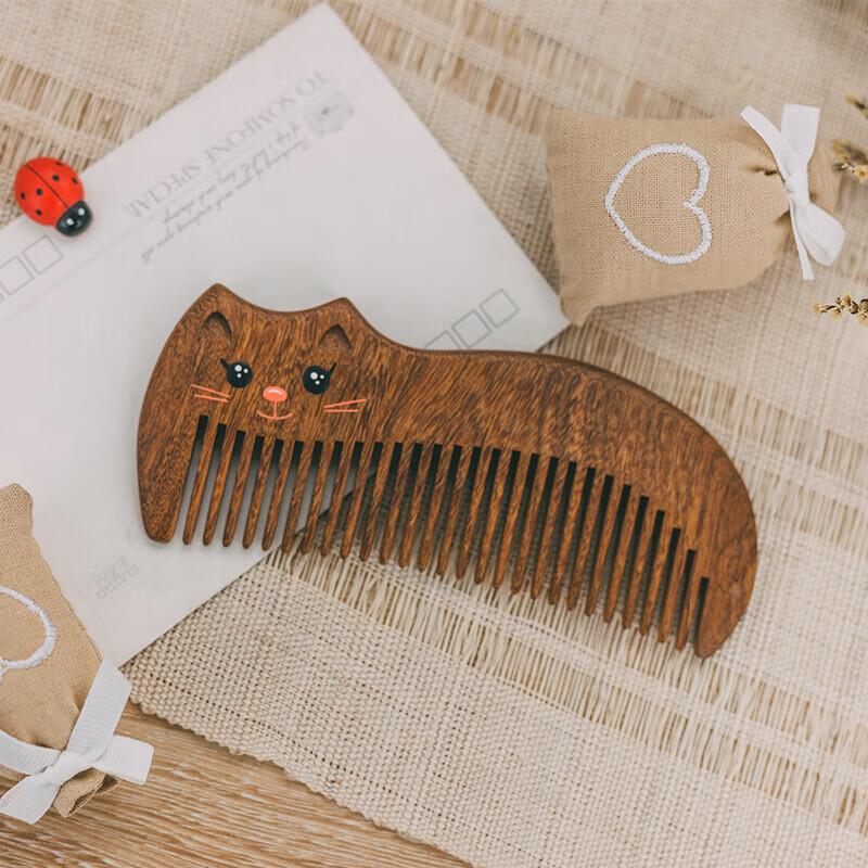 Tan Mujiang Lazy Cat Princess Lacquer Art Wooden Comb Gift Set