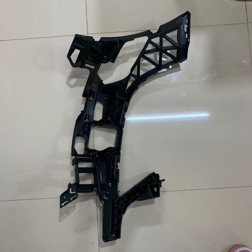 Mercedes-Benz W204/C204/S204 Bumper Bracket (Left) 2048854165 Auto Parts