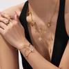 Set di Gioielli di Moda Europeo-Americano: Collana, Bracciale, Orecchini in Acciaio Inossidabile Placcato Oro 18K con Fiori di Zirconia.