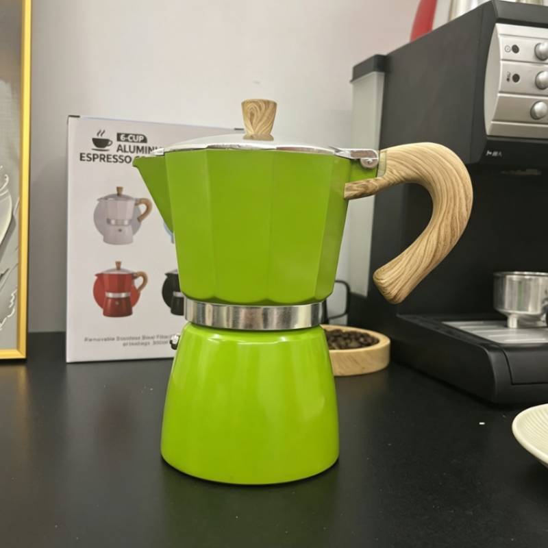Caffettiera Moderna Minimalista in Alluminio con Manico in Legno per la Preparazione in Casa