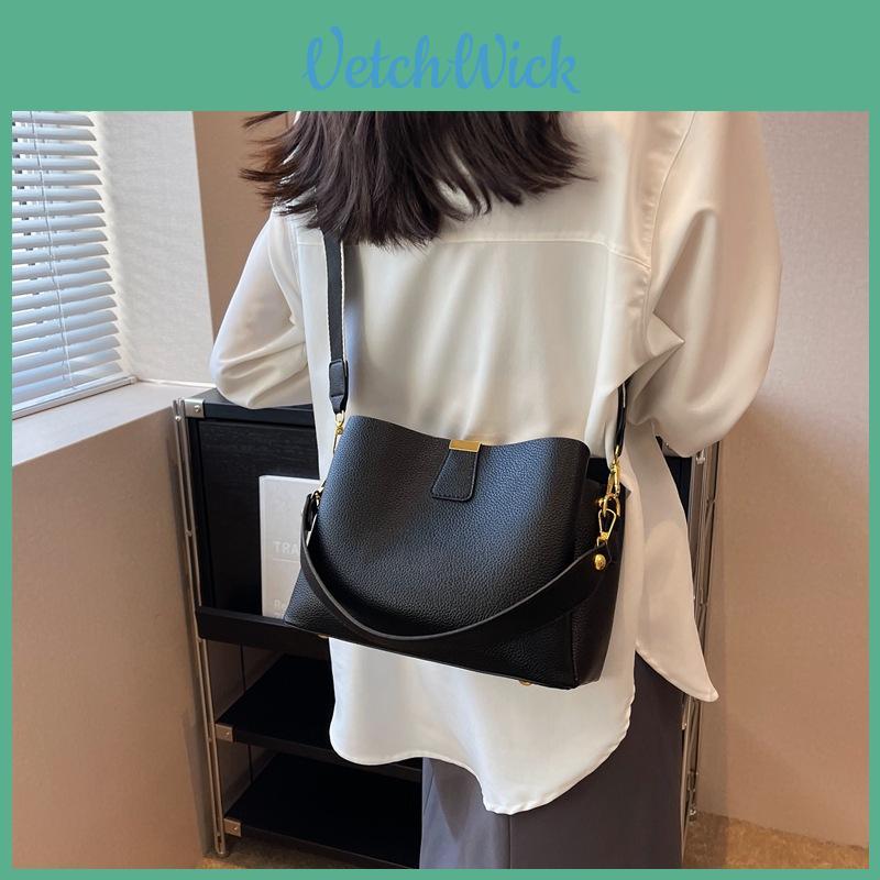 Elegant Water Bucket Bag With Zipper Closure And Soft Structure For Daily City Wear