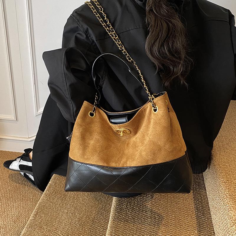 Vintage Suede Tote with Diamond Chain - Large Capacity, Small Fragrance Style, Frosted Finish