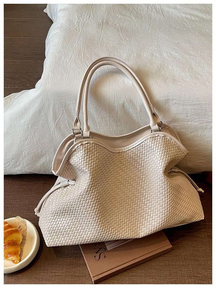 Korean Style Woven Texture Tote Bag: 2026 Fashion Versatile Shoulder Bag, Lazy Style, Large Capacity for Women.