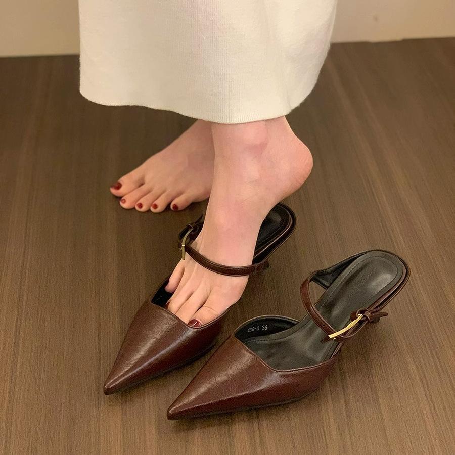 Französische schwarze mittelhohe Absätze Tasche Kopf Halbschuhe Damenschuhe tragen 2025 neues Temperament Society-Lady halbes Tablett einzelne Schuhe