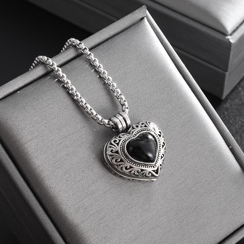 Romantic Love Hollow Box, High-end, Fashionable and Light Luxury Jewelry, Openable and Closable Pendant Necklace