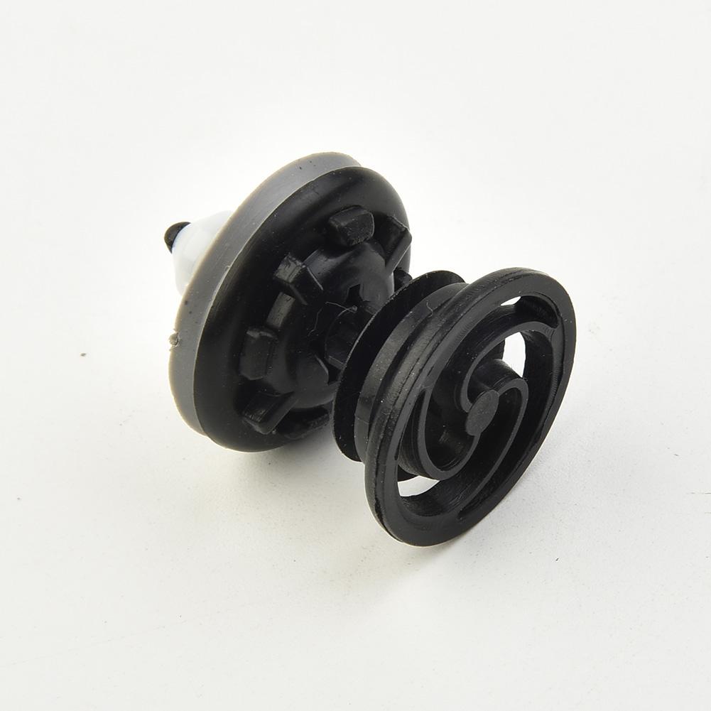 Push Type Clip 7L6868243 For Golf PassatBus T5 Taureg