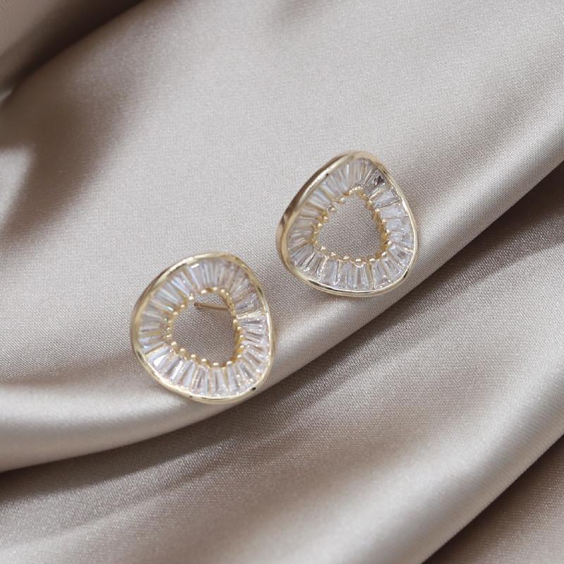 Korea  Fashion Jewelry Luxury Zircon Delicate Round Earrings Micro Inlay High Quality CZ Earrings Ladies Simple Stud Earrings