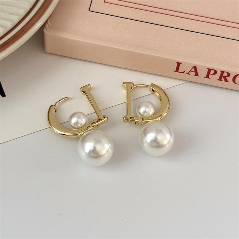 Square Zirconia Pearl Earrings for Women. Light Luxury, High-end, Elegant Style, Large Earrings. A Retro Style, Suitable for Wearing Twice.