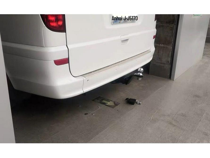 Compatible with Mercedes-Benz Vito V260 Viano: Modified Rear Tow Hook Trailer Bar Detachment.