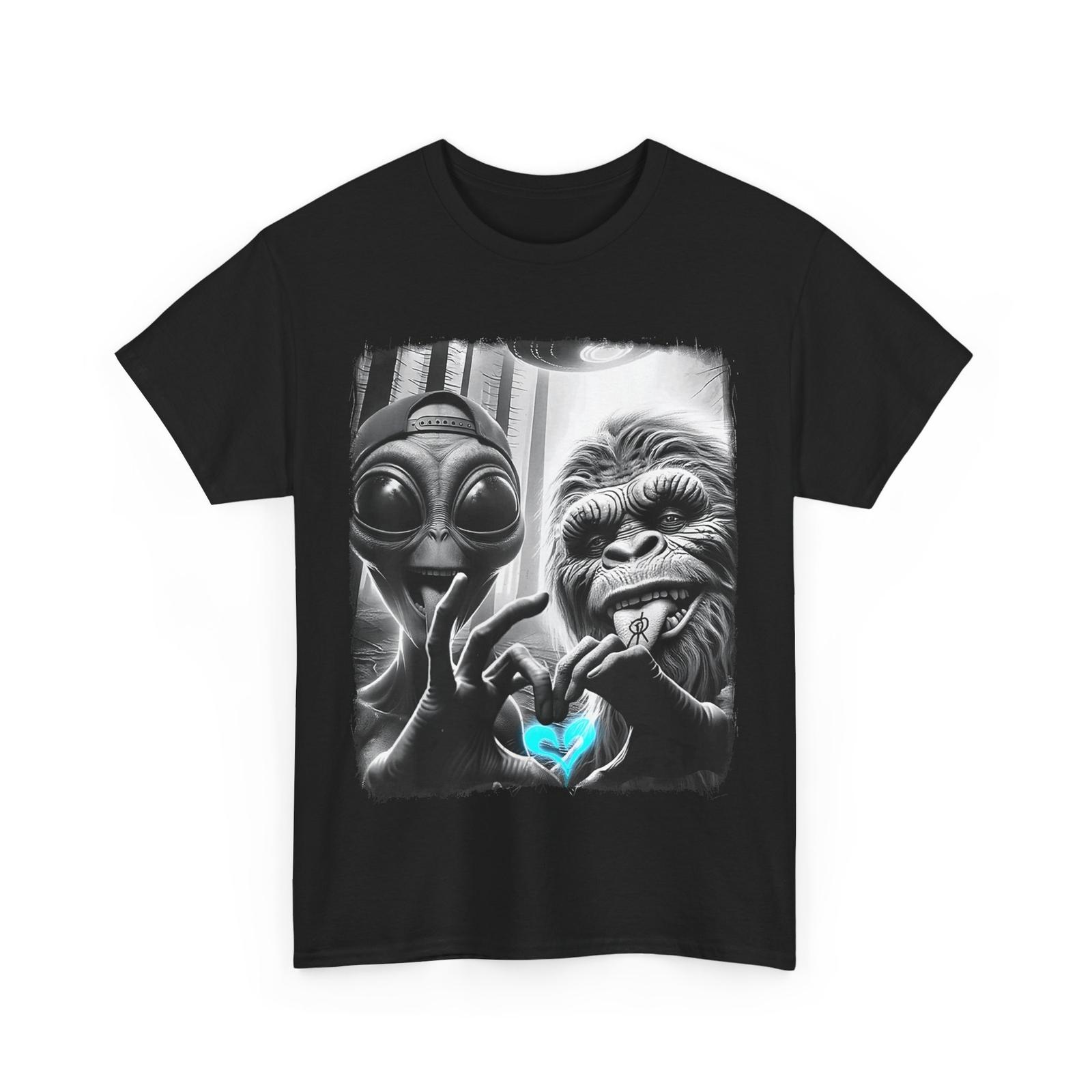 Bigfoot Sasquatch Alien Lovefest Love Hand Sign Funny T-Shirt Mens Womens Tees Top XL