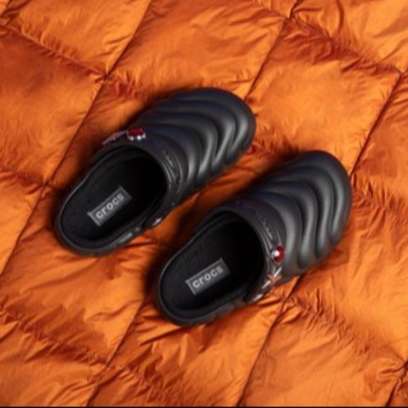 Crocs Classic Lined Overpuff Clog 210059 001