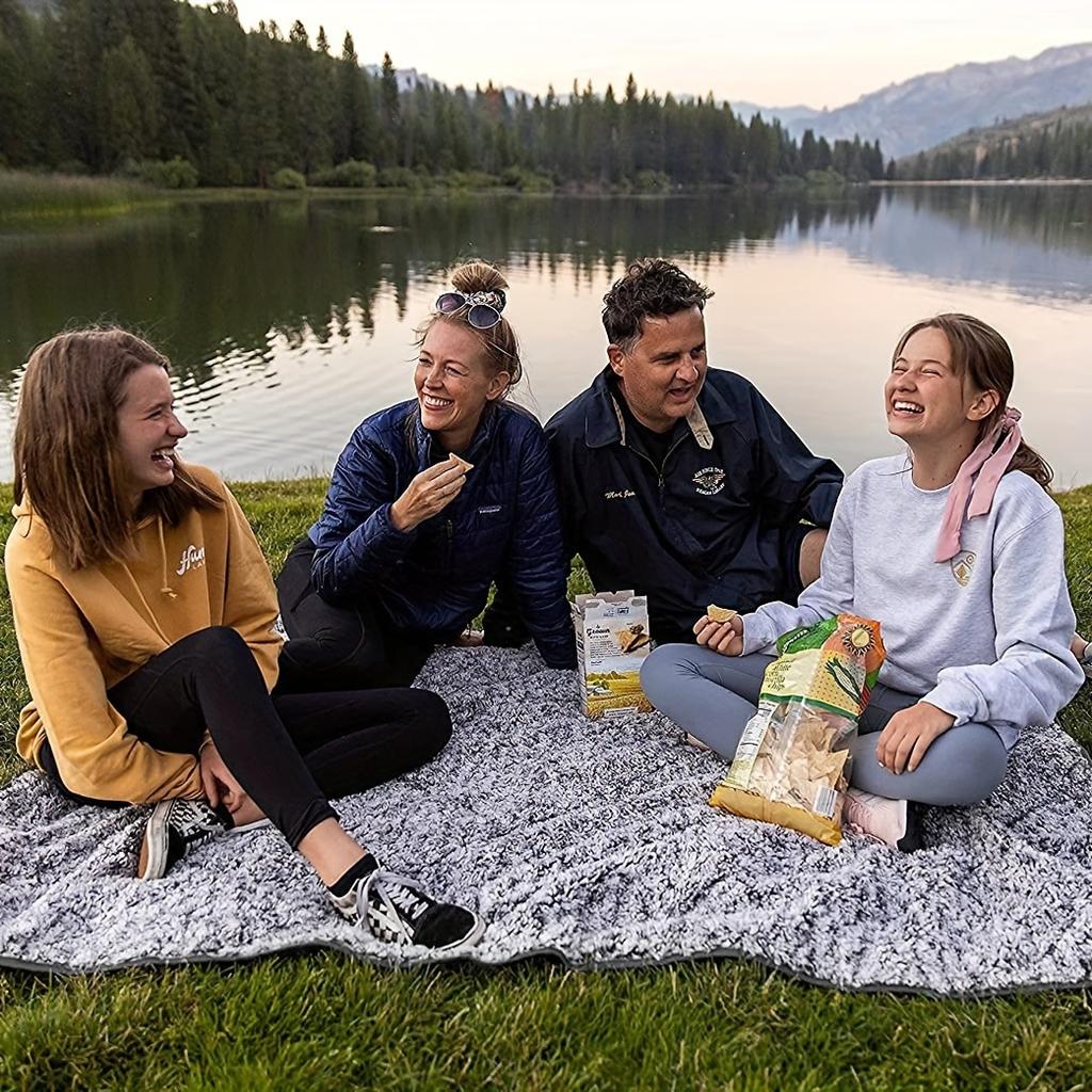 Ultra-Soft, Moisture-Proof Travel Blanket - Perfect for Camping, Picnics & Fishing | Easy To Carry, All-Season Polyester