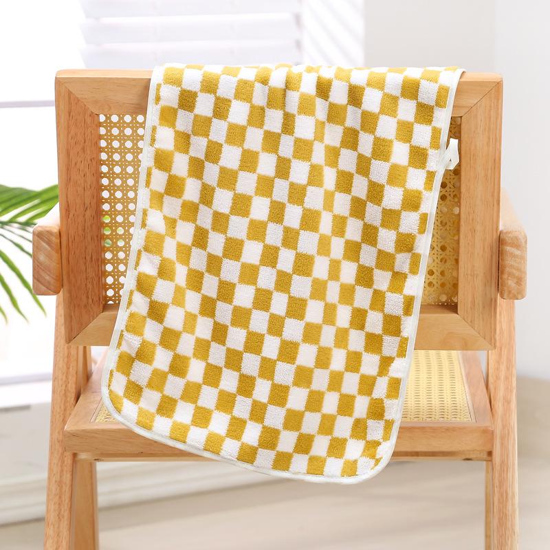 Coral Fleece Bath Towel, Thickened and Enlarged 90 * 170, Covering The Body. Adult Quick Drying and Absorbent Swimming Gift Bath Towel