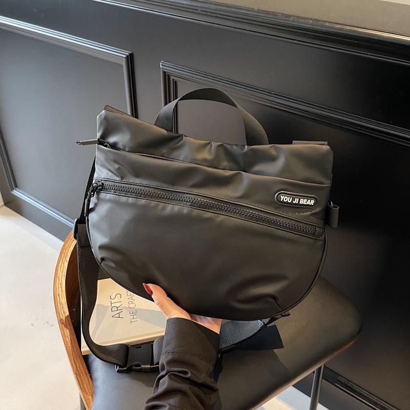 Large-capacity bag women's summer new messenger bag sports locomotive style advanced sense work commuter bag