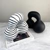 Moderní minimalistické severské minimalistické černobílé pruhované geometrické abstraktní ornamenty model domu prodejní kancelář měkké dekorace