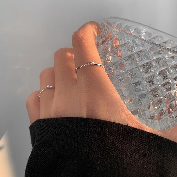 Trendy High-End Silver Chain Ring: Cold Style Fashion for Women