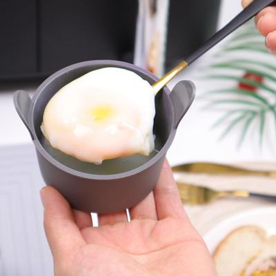 4Pcs Fryer Egg Poacher Mold with Handle Non-stick Round Easy Release Heat Resistant Food Grade Silicone Poached Egg Maker Cooker Kitchen Gadgets