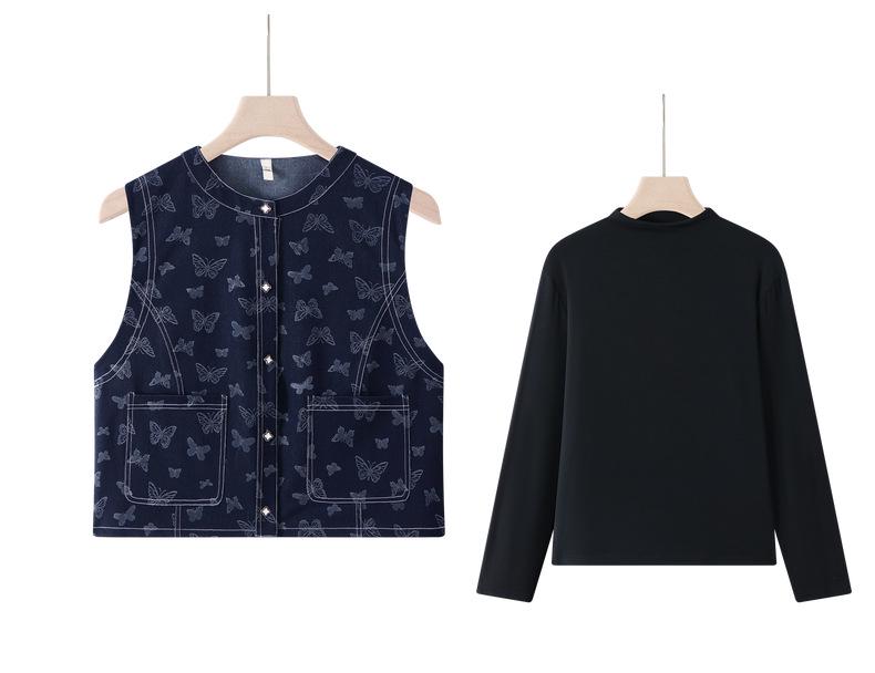Korean Style Autumn Fashion Set: Middle-Aged Women's Casual Three-Piece Outfit Featuring Top, Wide-Leg Pants, and Vest.