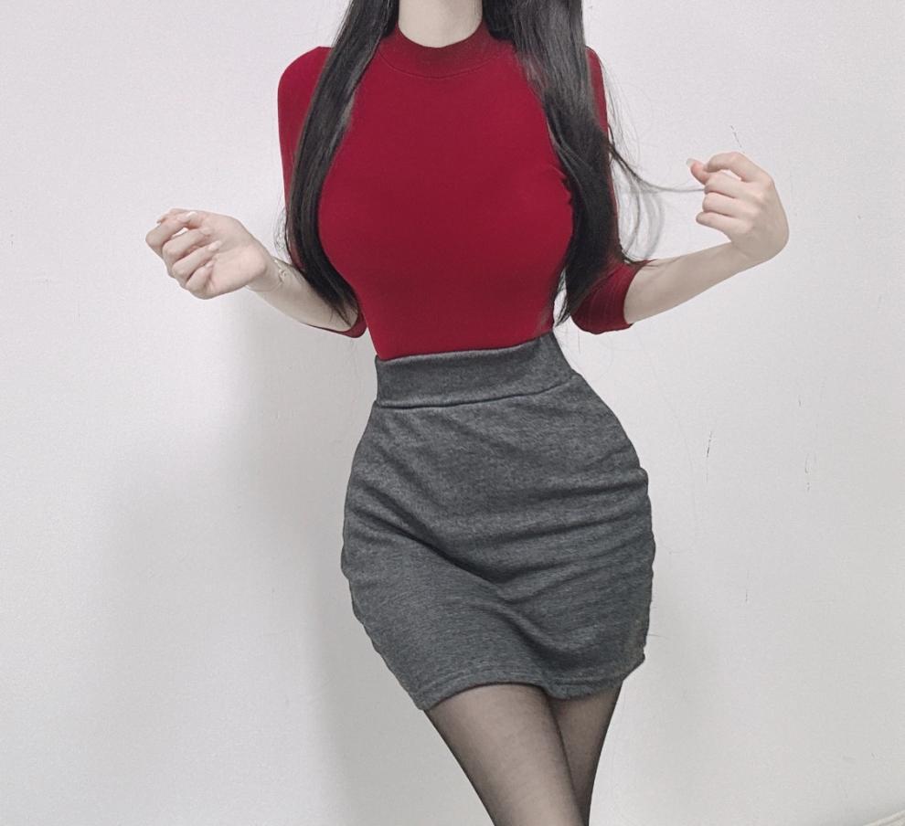 Women's Korean Slim-Fit Five-Sleeve T-Shirt – New Spring Arrival, Medium-Neck, Tight-Fit Base Layer Top
