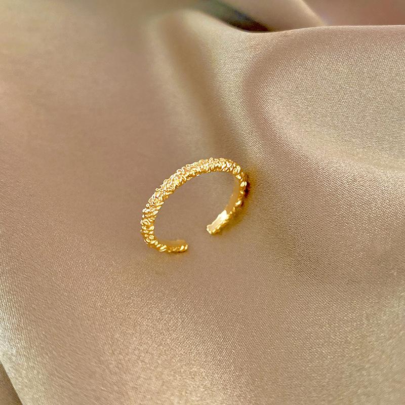 Elegant Adjustable Plain Band Ring for Women - Creative Luxury Design, Perfect for Index Finger and Versatile Style.