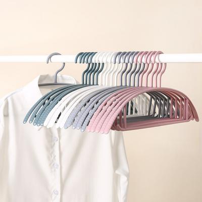 Prodotti per il bucato – Grucce e appendini