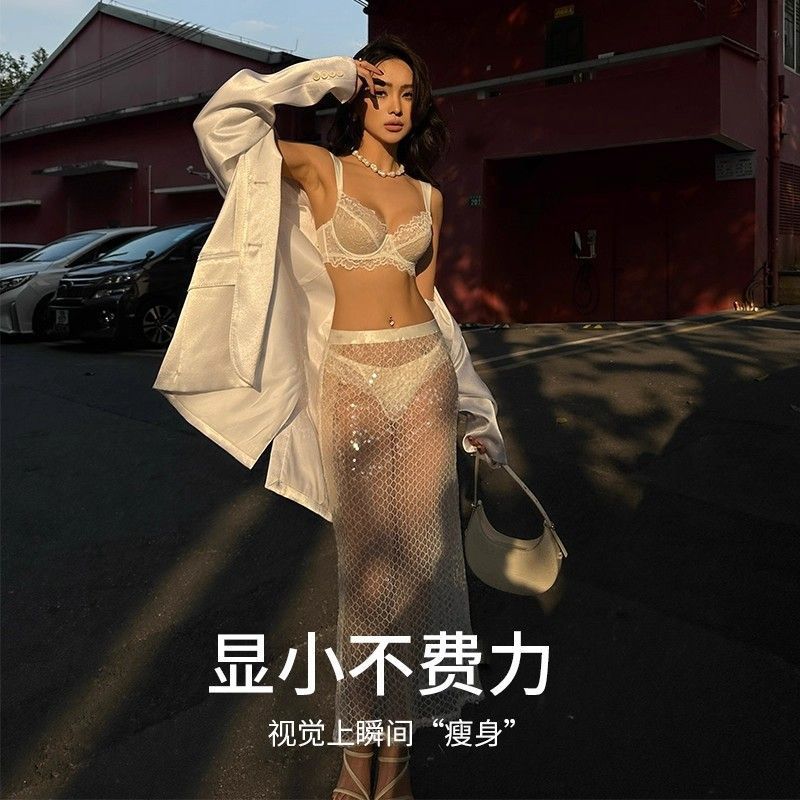 Sexy underwear women's breasts are large and small, anti-sagging top support French deep V thin bra cover set New Year's model
