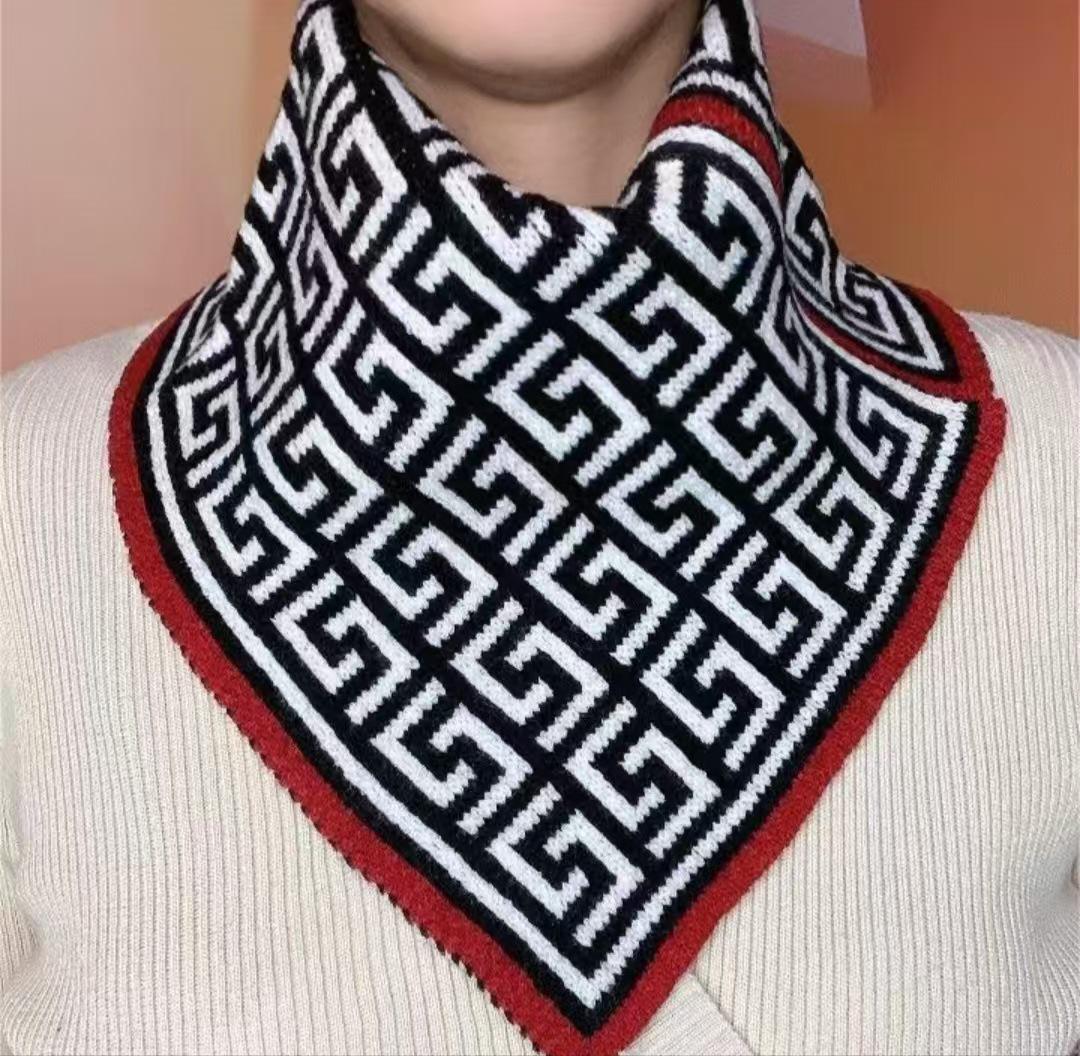 

Треугольный шарф-снуд: Уютный пуловер-манишка для осени и зимы