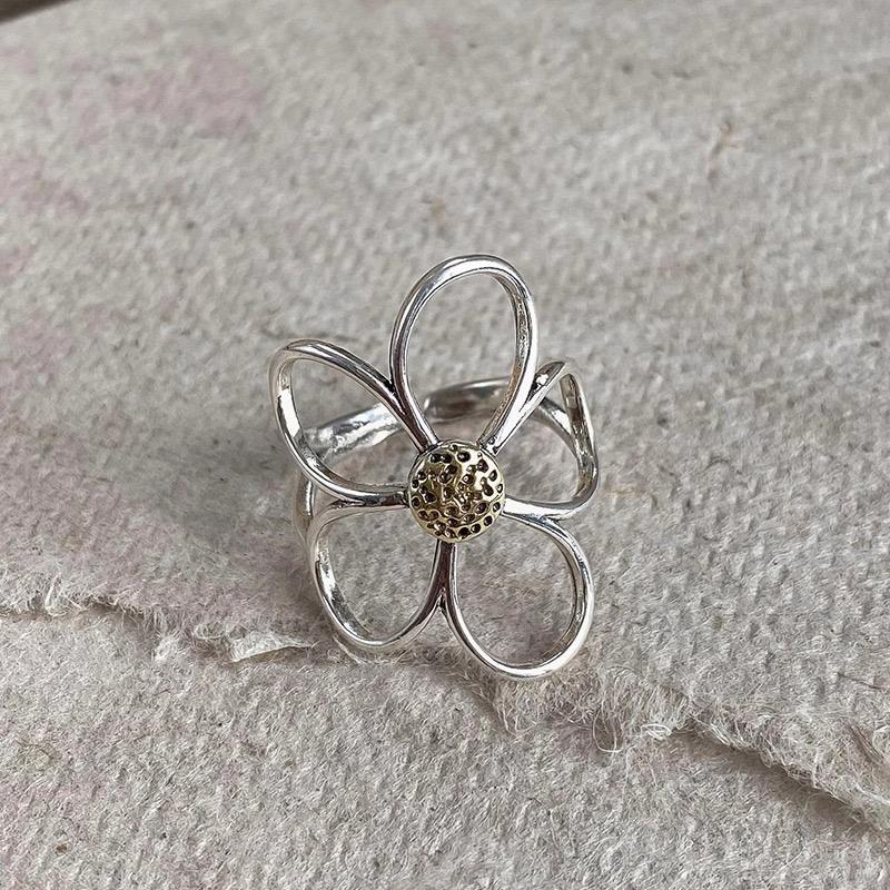 Minimalist Handmade Metal Ring with Big Flower Design for Women and Couples - Perfect for Parties and Gifts