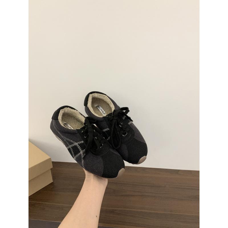 Korean version of velvet warm casual moral training shoes women's winter 2025 new color matching lace-up flat-bottomed versatile Mao Mao single shoes
