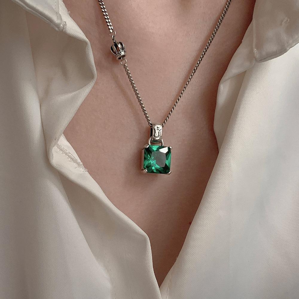 Vintage Crown Green Zircon Necklace Women Fashion Silver Pendant Elegant Jewelry