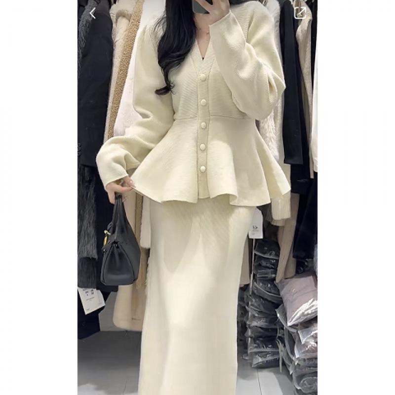 

«G Winter 2024 Корейский стиль, женский утягивающий трикотажный свитер и универсальная юбка» M (for 95-105 jin)