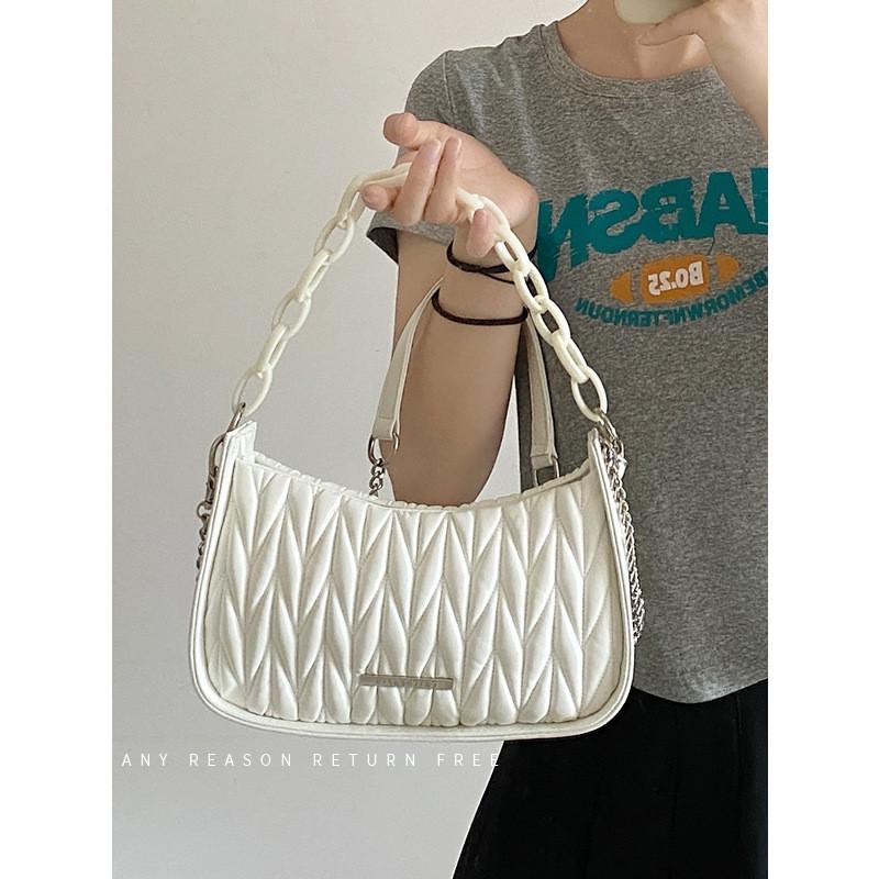 IELGY Women's Pleated Rhombus Messenger Bag, Acrylic Chain Premium Sense Versatile Underarm Shoulder Bag