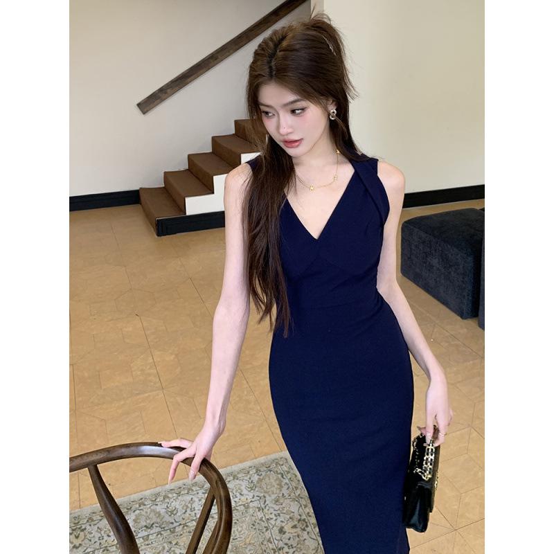 Spring/Summer 2026 Stylish Halter V-Neck Slim Fit Hip-Hugging Dress for Women
