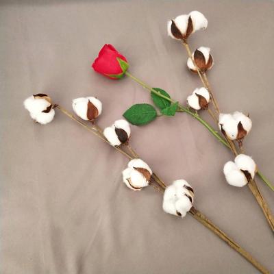 Decoração de casa – Flores e coroas artificiais