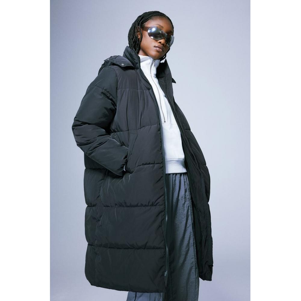 

Длинная куртка-пуховик HM черного цвета