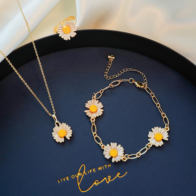 Delicate Daisy Forest Bracelet: Elegant Minimalist Design for Women, Students, and Girlfriends