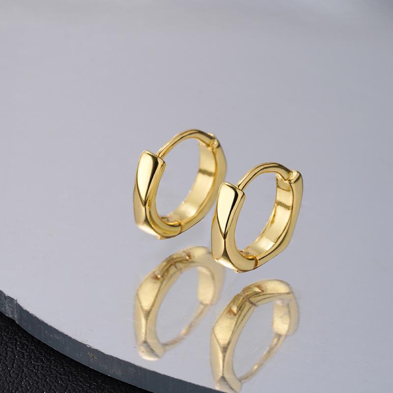 Set di 6 orecchini a cerchio Huggie in Cristallo Lucido per Donna Gioielli Trago Elica Borchie Cartilagine Farfalla Lotto di Piercing Lobe all'Ingrosso