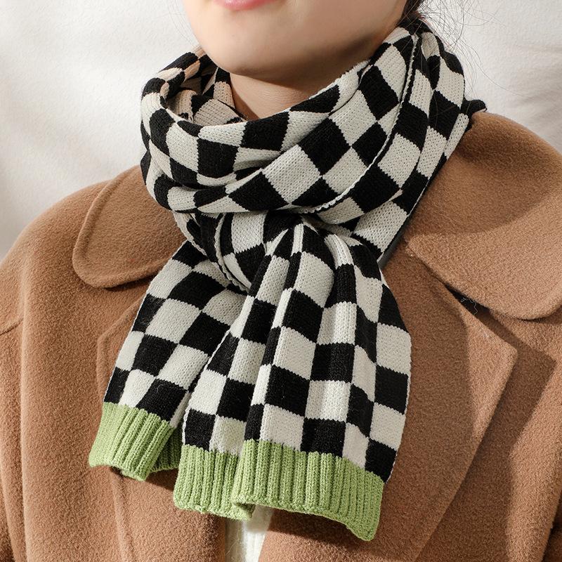 

Шахматный шарф женский студенческий пара зимний черно-белая клетка универсальный осенне-зимний теплый шарф длинный 150 * 25CM small version