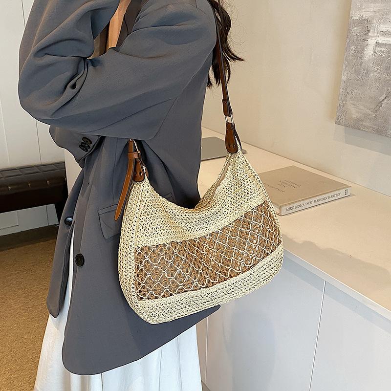 

Женская сумка через плечо с вырезами Большая вместимость Плетеная из соломы Дорожная сумка-тоут Регулируемый ремень 33x9x24cm бежевый