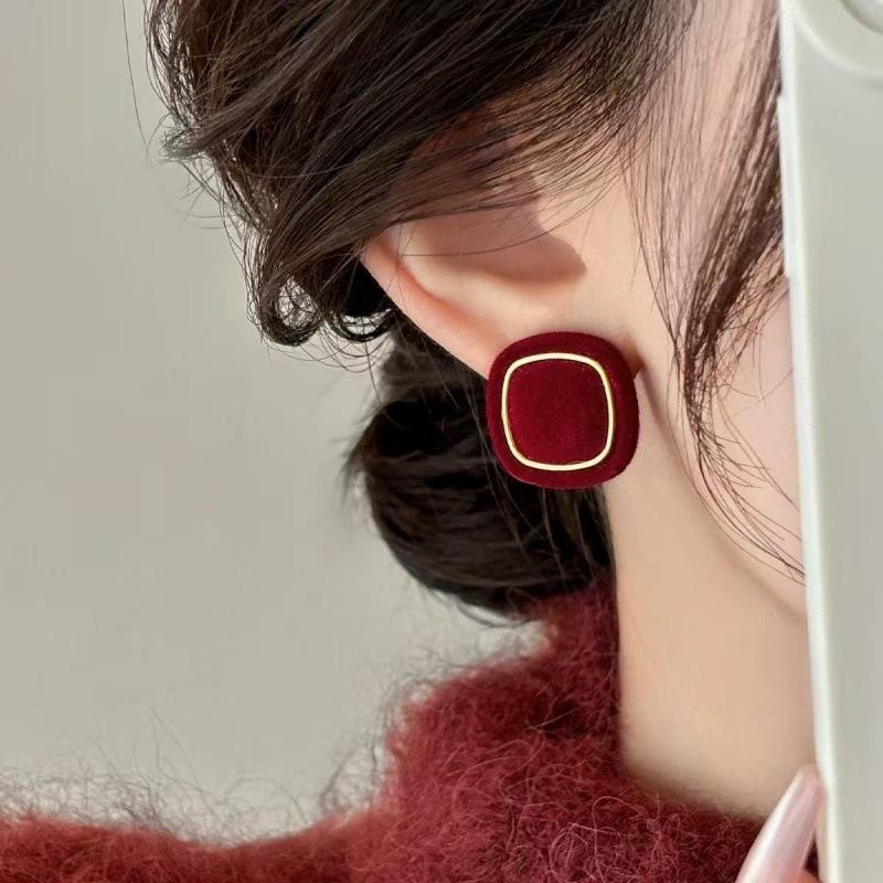 New Year's red square velvet stud earrings, high-end explosive earrings, retro festival atmosphere, flocking earrings.