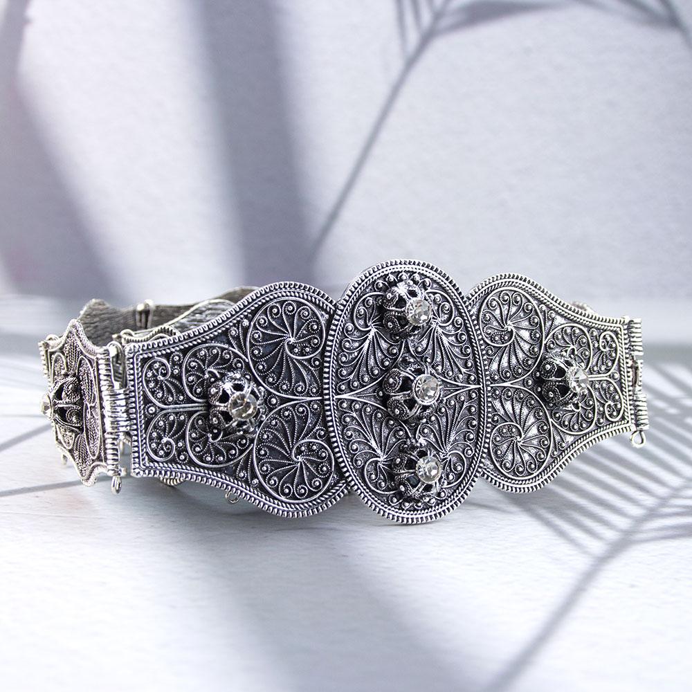 Vintage Slawischer Kaukasus Frauenkleid Gürtel Reliefmuster Nietendekoration Metall Taillenkette Verstellbare Länge