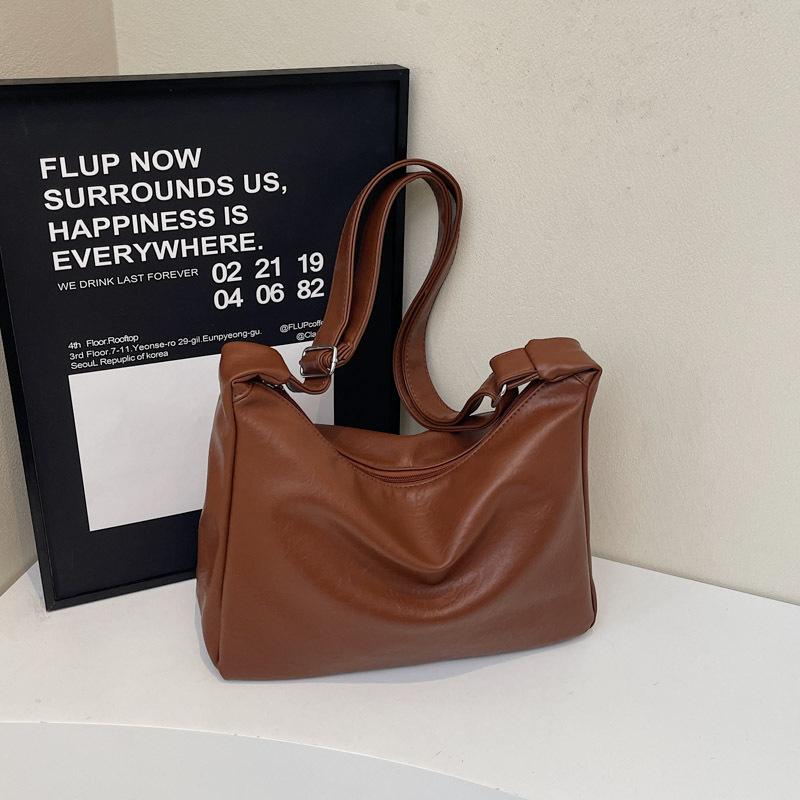 

Simple and large-capacity bag women s 2025 new fashion and versatile casual shoulder bag student commuter crossbody tote bag коричневый