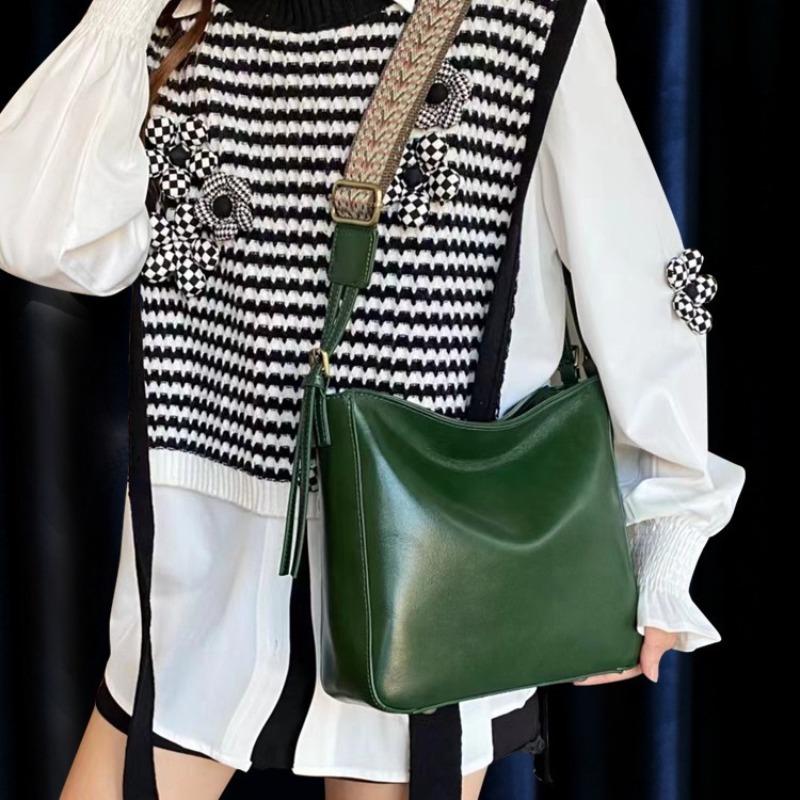Bag Women Spring/Summer Genuine Leather Women's Bag Bucket Bag Large Capacity Commuter Underarm Bag Shoulder Bag