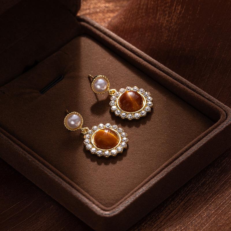 Maillard Tiger'S Eye Pearl Flash Diamond Round Earrings Women'S Light Luxury Niche Premium Stud Earrings French Retro Earrings